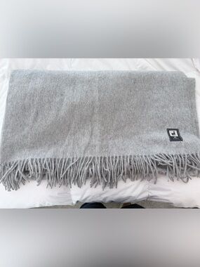Tumi Light Gray Wool Fringe throw 58”x69”, cozy, wool